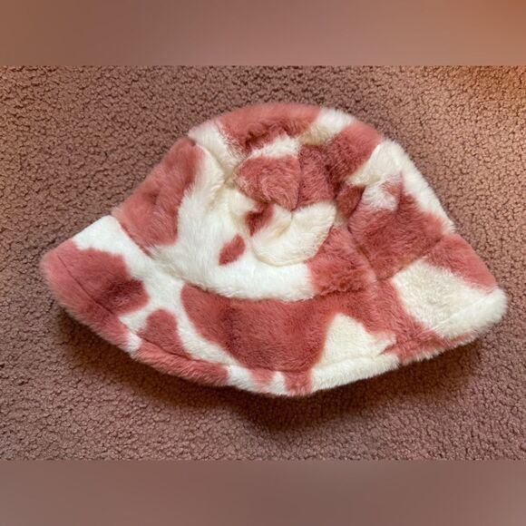 Y2K pink and white furry bucket hat - Picture 2 of 5